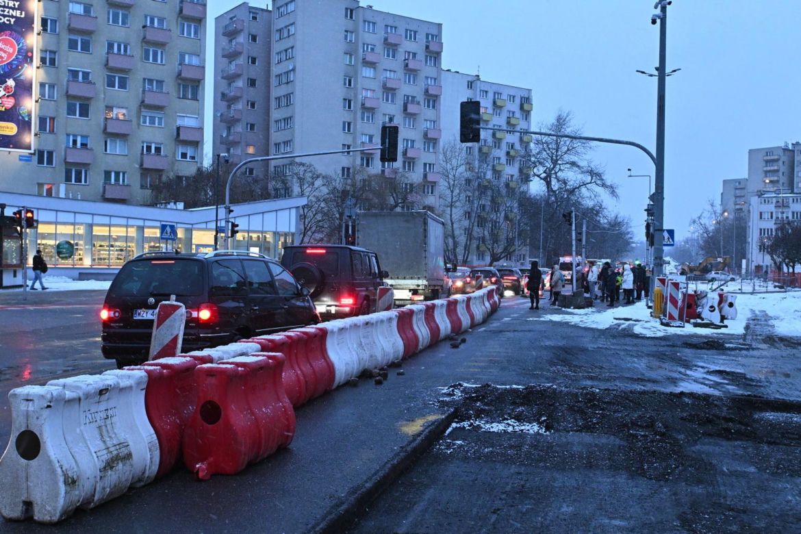 Paraliż na Mokotowie, zamknęli ważne skrzyżowanie. Kierowcy utknęli w korkach, autobusy na objazdach