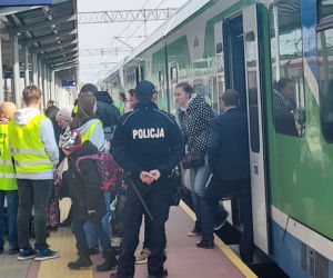 Policjanci na tarnowskim dworcu PKP