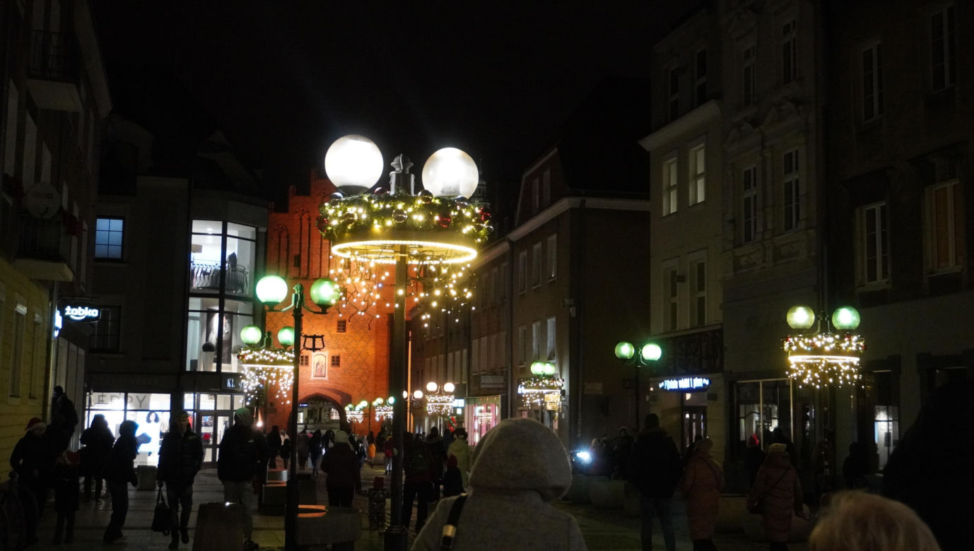 Olsztyn rozświetliły świąteczne iluminacje. Stare Miasto i centrum zachwycają!