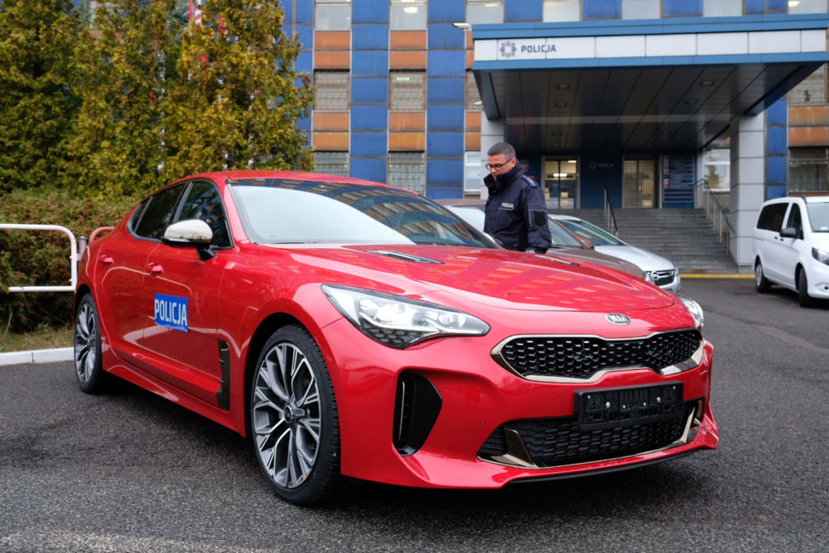 Kia Stinger 2.0 T-GDI 255 KM GT Line w polskiej policji