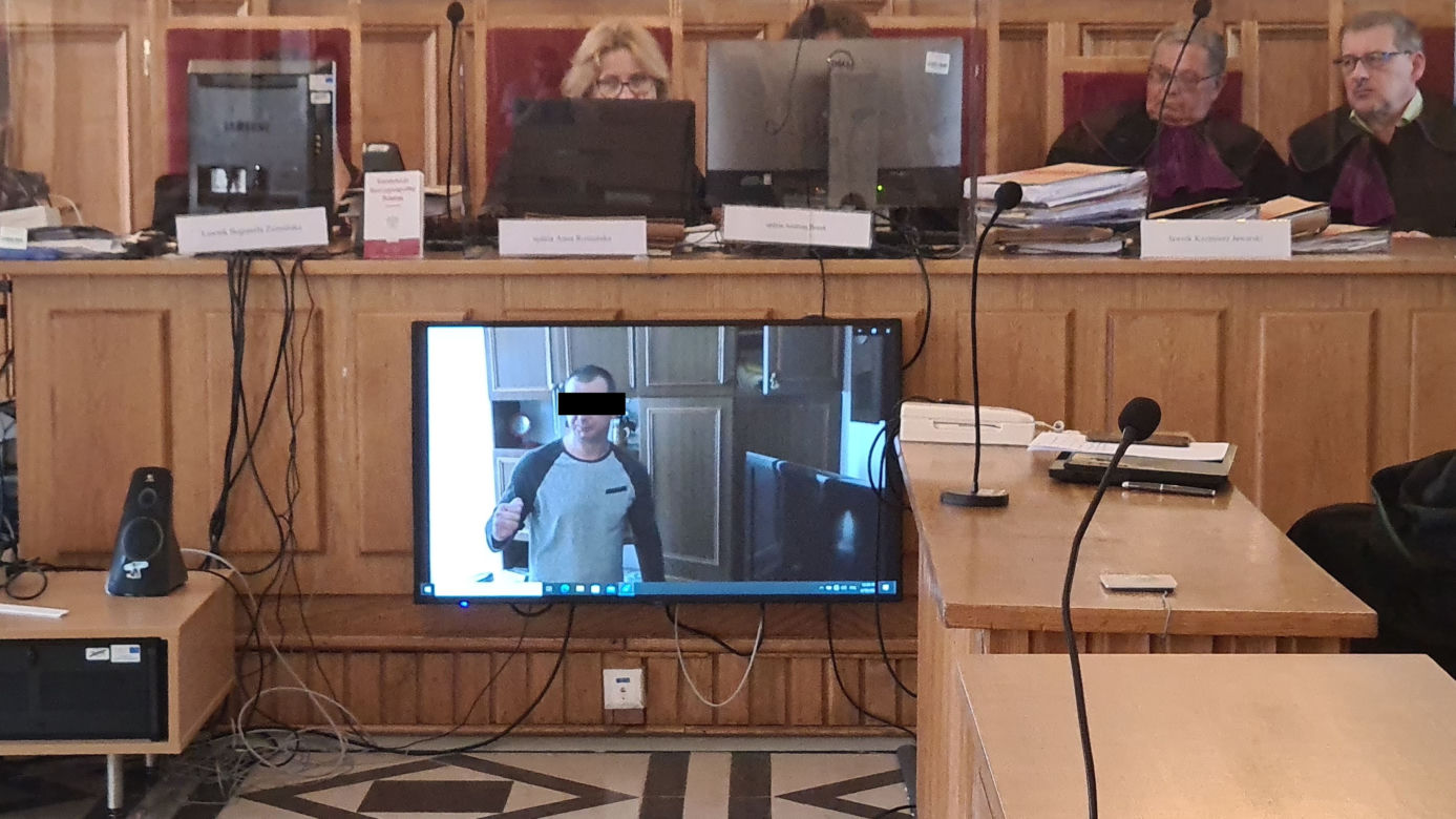 Nowa Sarzyna. Przemysław S., który zabił sąsiadkę stanął przed sądem [GALERIA]
