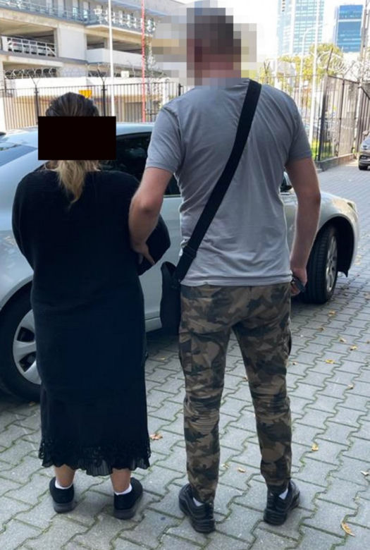 Oszukiwali emerytki udając policję