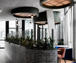 Tropikalne wnętrze restauracji w Sydney 