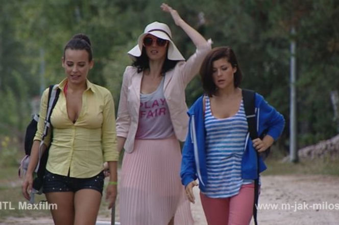 Plażowa moda w M jak miłość odc. 963. Madzia (Anna Mucha), Mirka (Andżelika Piechowiak), Kinga (Katarzyna Cichopek)