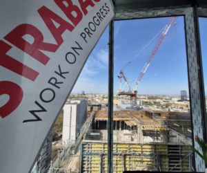 Wiecha zawisła na Upper One w sercu stolicy