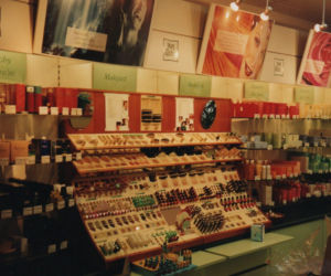 35 lat temu Polki zakochały się w tym sklepie. Historia marki, która pojawiła się w czasach wielkiej transformacji