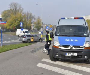 Warszawa. Znany polityk zmasakrował kolano rowerzystce