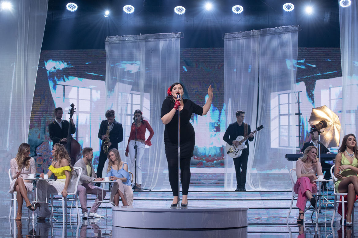 Twoja Twarz Brzmi Znajomo: Występ Romanowskiej znów powala! Tym razem wciela się w Caro Emerald!