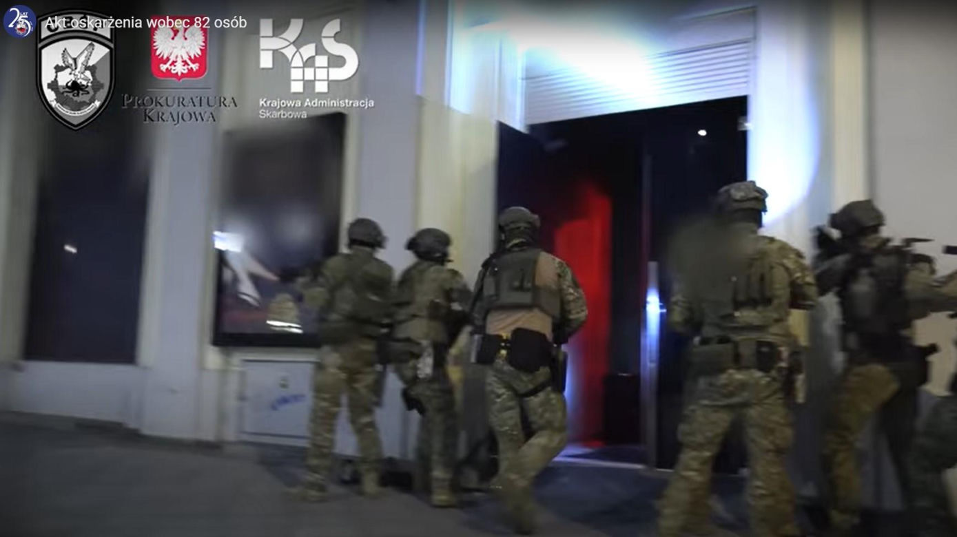 Afera w klubach go-go w kraju. Wśród oskarżonych policjanci i tancerki