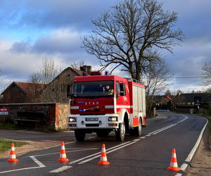 Cysterna przewróciła się na krajowej szesnastce