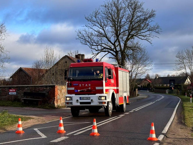 Cysterna przewróciła się na krajowej "szesnastce"