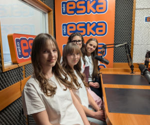 Jak rozpoznawać i wyrażać emocje? Licealistki z Dębicy pokazują to najmłodszym