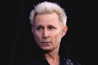 Mike Dirnt (Green Day) sprzedaje sceniczny sprzęt i ubrania. Przyszedł czas, by przekazać to kolejnej osobie