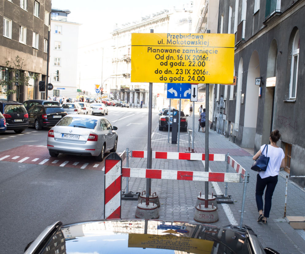 Policjanci leżą już na koszykowej