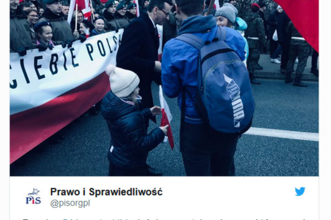 Oświadczył się na Marszu Niepodległości. Premier Mateusz Morawiecki pogratulował zaręczyn