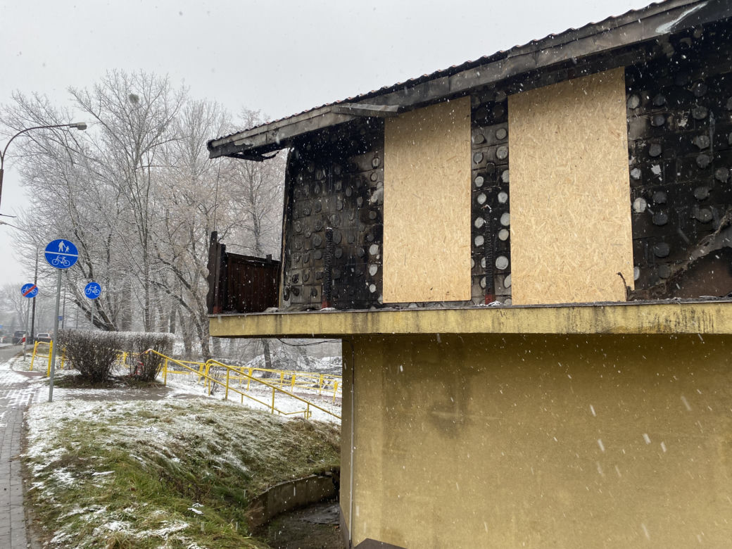 W ogniu stracili wszystko. "Wyniosłem córkę na rękach do żony na balkon, sam wyskoczyłem przez okno"