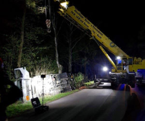 Kierowca cysterny uciekał przed piratem drogowym. Wpadł do rowu [ZDJĘCIA]