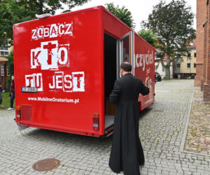 Kiedyś sklep na kółkach, teraz... mobilna kaplica! 