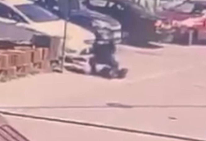 Sprawca celował w kierowcę i uszkodził jego auto, po czym próbował uciec