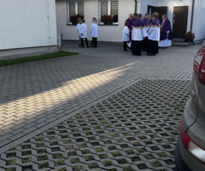 Mieszkańcy Lęborka żegnają księdza, który utonął w Darłówku