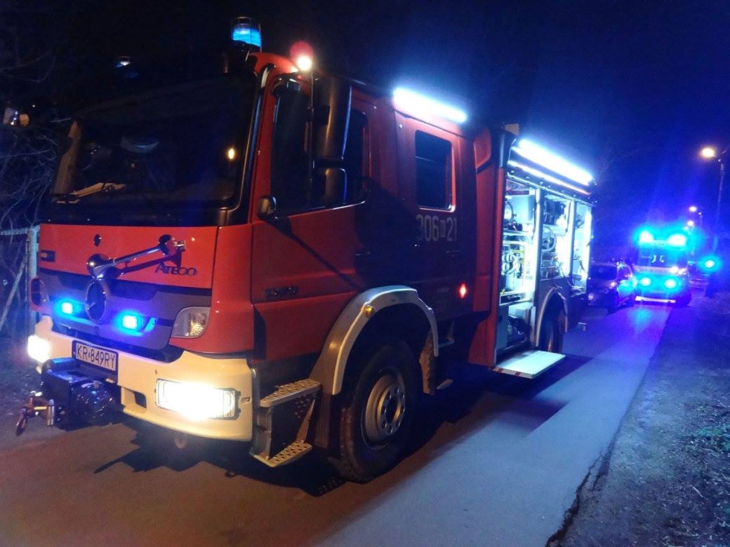 Kraków: Pożar pustostanu przy ul. Malborskiej [ZDJĘCIA]