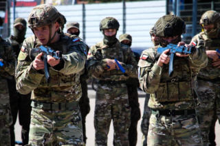 Będą zwalczać korupcję, przestępczość i przemyt. Żołnierze 18. Pułku Rozpoznawczego jadą na misję stabilizacyjną do Kosowa