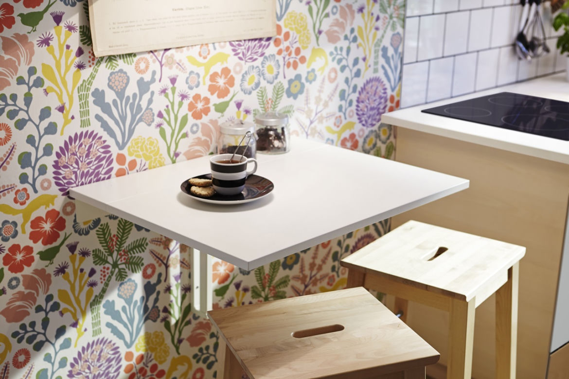 Kolorowa jadalnia w małej kuchni IKEA