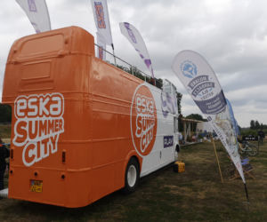 Ekipa Eska Summer City i imprezowy BUS Eski pojawili się na plaży miejskiej ZAGRO Rataje