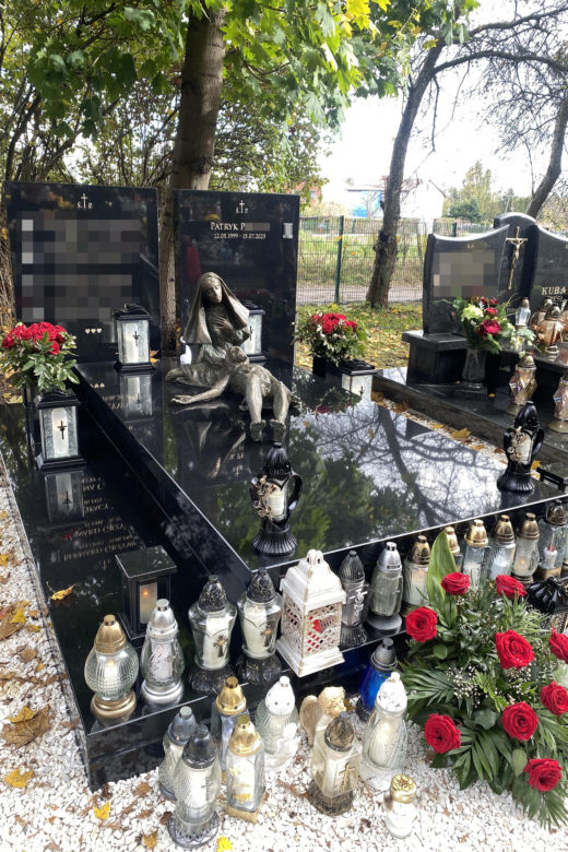 Tak wygląda grób syna Sylwii Peretti. Nowa płyta, pomnik i wymowna rzeźba