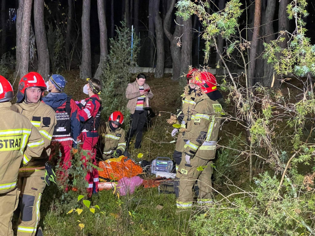 Dramatyczna akcja straży pożarnej. Dwie osoby zakleszczone we wraku