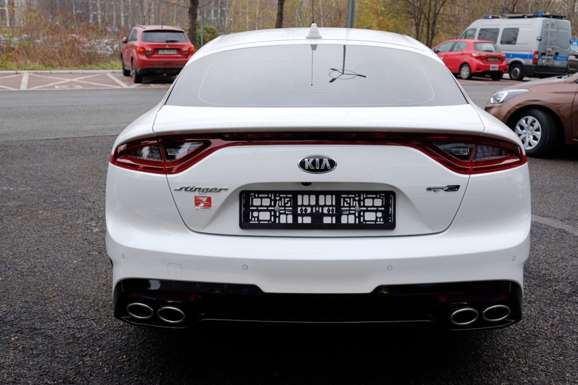 Kia Stinger 2.0 T-GDI 255 KM GT Line w polskiej policji