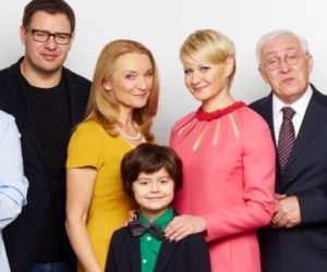 Rodzinka.pl 6. Natalia (Małgorzata Kożuchowska), Ludwik (Tomasz Karolak), Tomek (Maciej Musiał), Kuba (Adam Zdrójkowski), Janina (Halina Skoczyńska), Zenon (Michał Grudziński), Kacper (Mateusz Pawłows