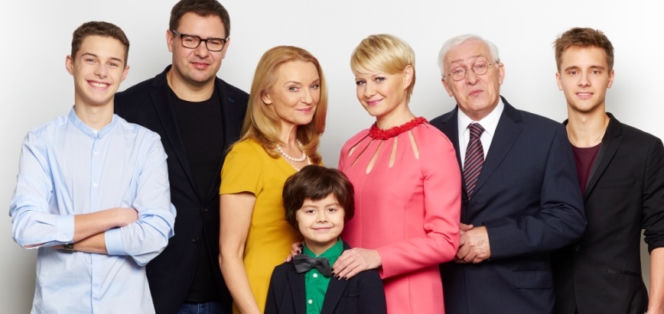 Rodzinka.pl 6. Natalia (Małgorzata Kożuchowska), Ludwik (Tomasz Karolak), Tomek (Maciej Musiał), Kuba (Adam Zdrójkowski), Janina (Halina Skoczyńska), Zenon (Michał Grudziński), Kacper (Mateusz Pawłows