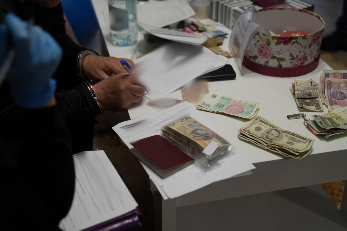 Za kilka tysięcy dolarów przerzucali przez granicę polsko-białoruską. Rozbito grupę przemytników