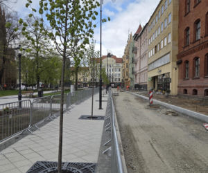 Nowe oblicze placu Wolności. Kwiaciarnie już zamontowane, koniec prac coraz bliżej