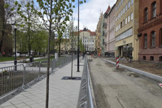 Nowe oblicze placu Wolności. Kwiaciarnie już zamontowane, koniec prac coraz bliżej