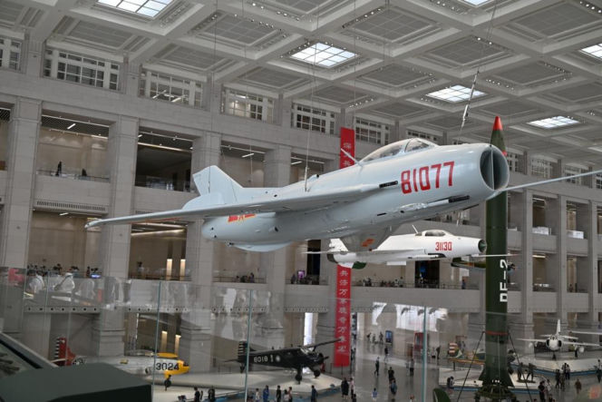 Rój starych myśliwców J-6 przerobionych na drony. Jak Chiny planują obezwładnić obronę Tajwanu?