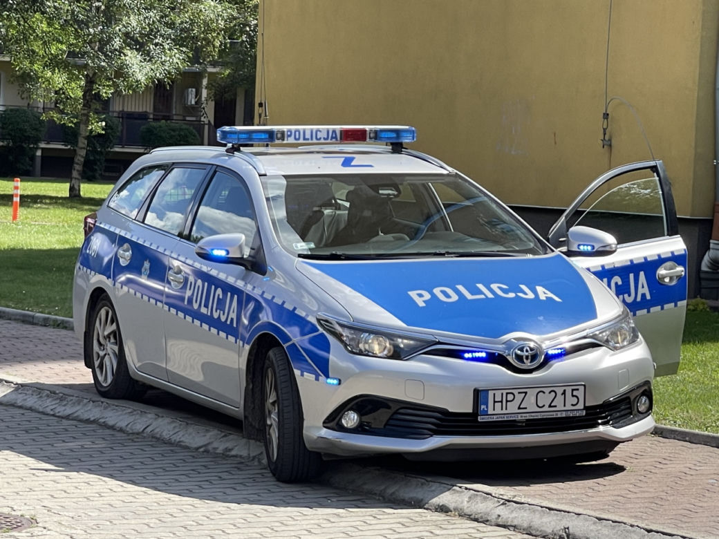 Tragedia w Ursusie. Mężczyzna spadł z 10. piętra bloku 