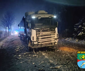 Fatalny wypadek pod Sierpcem! Dwie kobiety nie żyją, dwie w szpitalu. Seat zmiażdżony przez tira [ZDJĘCIA, AKTUALIZACJA]