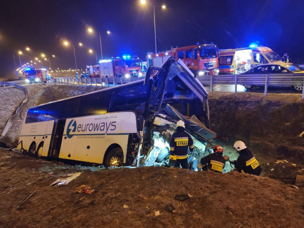 Autostrada A4. Dramatyczna relacja ratowników medycznych z miejsca wypadku autokaru