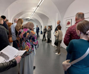 Wystawa słynnego malarza bez obrazów. Beksiński Nieoczywisty. Wystawa Fotografii i Grafik w MBWA w Lesznie