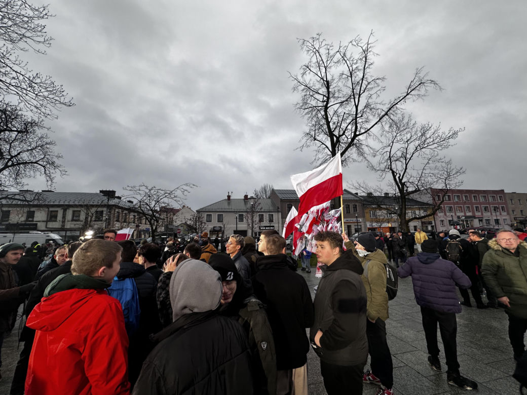 Chaos w Końskich. Dwie debaty prezydenckie, tłumy ludzi na rynku 
