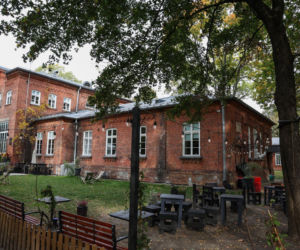 Potężny kompleks medyczny, który przez dziesięciolecia był miastem w mieście, zniknął dosłownie z powierzchni ziemi.