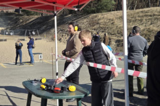Huk strzałów i tłumy na strzelnicy. Piknik Strzelecki przyciągnął mieszkańców