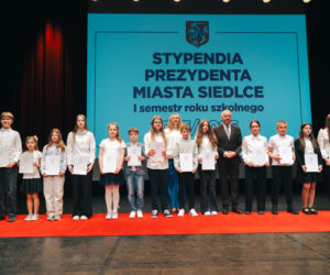 Najzdolniejsi uczniowie odebrali stypendia Prezydenta Miasta Siedlce