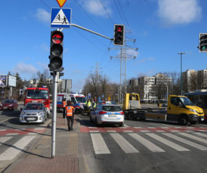 Zderzenie suzuki z karetką na sygnale na skrzyżowaniu Zamienieckiej z Ostrobramską