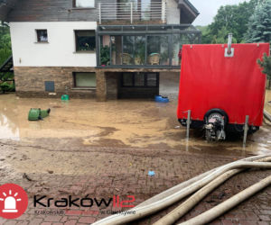 Małopolska: alarmy przeciwpowodziowe, podtopienia, nieprzejezdne drogi