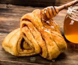 Miękkie jak chmurka zawijasy drożdżowe. Miód i chili podkręcają smak