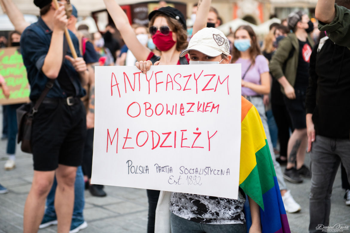 Demonstracja LGBT i narodowców na krakowskim Rynku