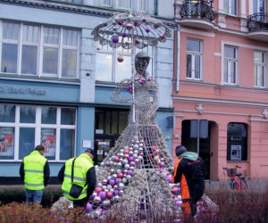 Bydgoszcz stroi się na święta. Kiedy iluminacje oświetlą miasto? [ZDJĘCIA]
